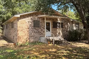 319 S Fisher St, Gorman, TX 76454 - Photo 5