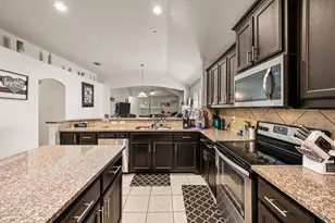 1800 Kings Cross Dr, Lancaster, TX 75134 - Photo 11