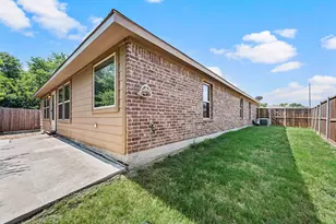 1800 Kings Cross Dr, Lancaster, TX 75134 - Photo 23