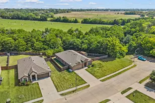 1800 Kings Cross Dr, Lancaster, TX 75134 - Photo 3