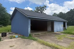 2071 W Point Tap Rd, Palestine, TX 75803 - Photo 3