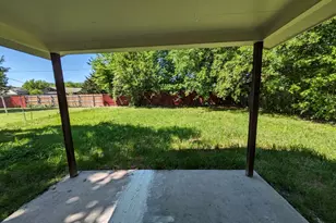401 Redbud Ln, Wilmer, TX 75172 - Photo 13