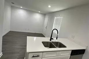 321 E 8th St, Dallas, TX 75203 - Photo 9