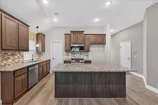 1941 Silverleaf Dr, Glenn Heights, TX 75154 - Photo 15