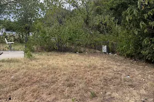 105 Faye St, Lacy Lakeview, TX 76705 - Photo 13