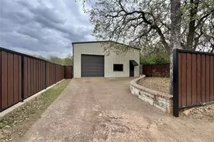 245 Spring Creek Ct, Paradise, TX 76073 - Photo 3
