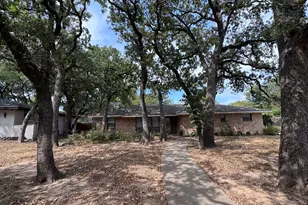 806 Sharpshire St, Grand Prairie, TX 75050 - Photo 1