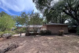 806 Sharpshire St, Grand Prairie, TX 75050 - Photo 5