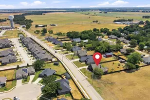 603 E Burks St, Pilot Point, TX 76258 - Photo 35
