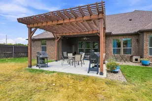 603 E Burks St, Pilot Point, TX 76258 - Photo 29