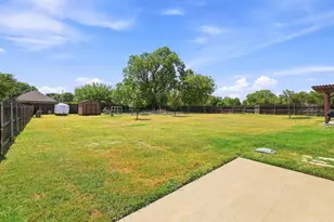 603 E Burks St, Pilot Point, TX 76258 - Photo 33