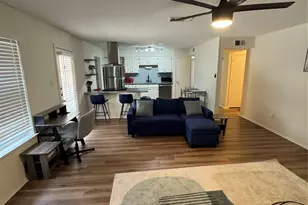 237 Volunteer Dr, Arlington, TX 76014 - Photo 3