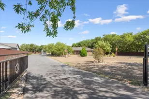 354 Bluebonnet Ln, Lorena, TX 76655 - Photo 3