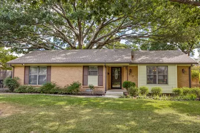 813 Brookhurst Drive, Richardson, TX 75080 - Photo 1