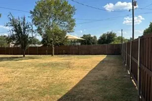 115 W Spruce St, Whitewright, TX 75491 - Photo 21