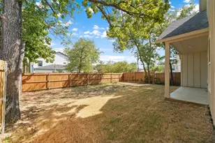 1633 E Tucker St, Fort Worth, TX 76104 - Photo 33