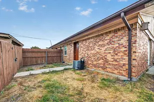 305 Cliff Dr, Garland, TX 75042 - Photo 17