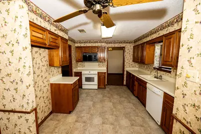 104 Cedar Springs Boulevard, Sulphur Springs, TX 75482 - Photo 9