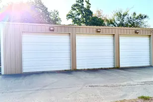 106 Hiawatha Dr, Mabank, TX 75156 - Photo 1