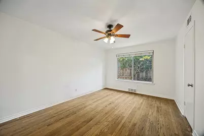 10422 Lake Gardens Drive, Dallas, TX 75218 - Photo 15
