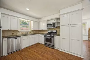 10422 Lake Gardens Dr, Dallas, TX 75218 - Photo 9