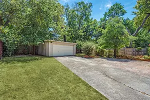 10422 Lake Gardens Dr, Dallas, TX 75218 - Photo 23
