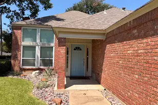 2024 N St Andrews Ct, Arlington, TX 76011 - Photo 3