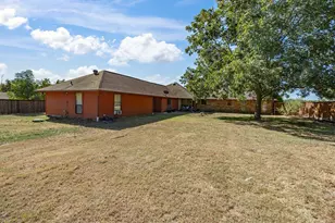 840 Lynn Ann Dr, Red Oak, TX 75154 - Photo 3