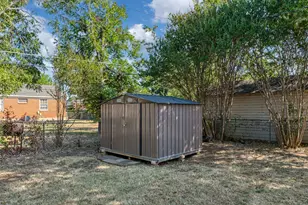 1017 E Spurgeon St, Fort Worth, TX 76115 - Photo 19