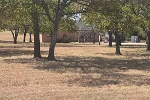 139 Pecan Dr, Gainesville, TX 76240 - Photo 1