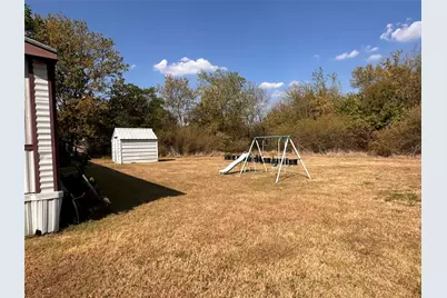 520 N Mlk Avenue, Wortham, TX 76693 - Photo 5