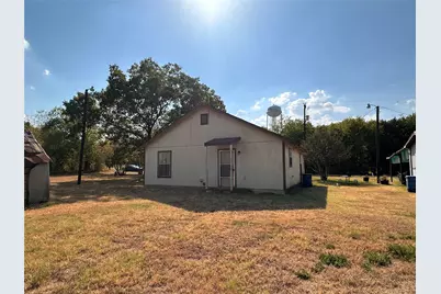 520 N Mlk Avenue, Wortham, TX 76693 - Photo 9