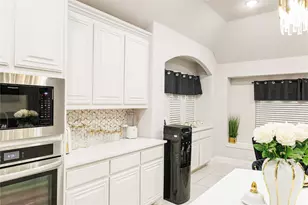 324 W Milas Ln, Glenn Heights, TX 75154 - Photo 9