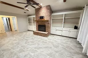 1012 Purdue Dr, Arlington, TX 76012 - Photo 5