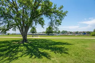 5705 Marvin Loving Dr, Garland, TX 75043 - Photo 9