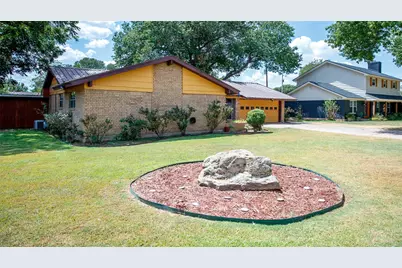1009 W Edwards, Olney, TX 76374 - Photo 3