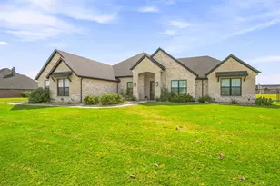 212 Buena Vista Dr, Godley, TX 76044 - Photo 1