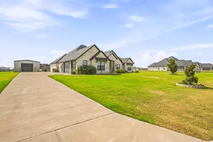 212 Buena Vista Dr, Godley, TX 76044 - Photo 3