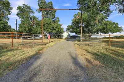 10381 Fm 512, Wolfe City, TX 75496 - Photo 23