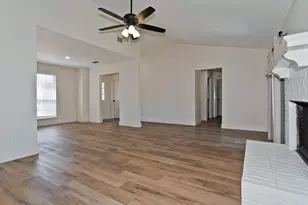 1609 Country Ln, Arlington, TX 76018 - Photo 3