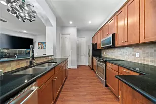 2022 N Fitzhugh Ave, Dallas, TX 75204 - Photo 11