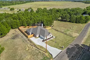 425 Water Crest Ln, Glenn Heights, TX 75154 - Photo 1