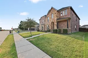 1616 Canals Dr, Little Elm, TX 75068 - Photo 9