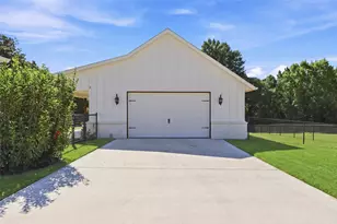 1072 Paradise Pkwy, Poolville, TX 76487 - Photo 3