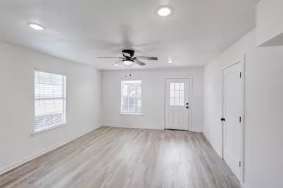 805 Crockett Street, Garland, TX 75040 - Photo 17