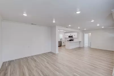 805 Crockett Street, Garland, TX 75040 - Photo 9
