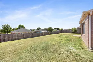 1506 Waters Edge Dr, Glenn Heights, TX 75154 - Photo 3