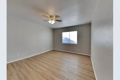 2112 Victoria Road, Carrollton, TX 75007 - Photo 11