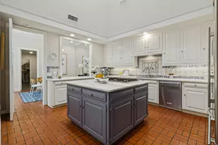 10 St Laurent Pl, Dallas, TX 75225 - Photo 9