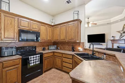 201 N Casey Court, Springtown, TX 76082 - Photo 5